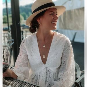 Vestique White Eyelet V-Neck Blouse